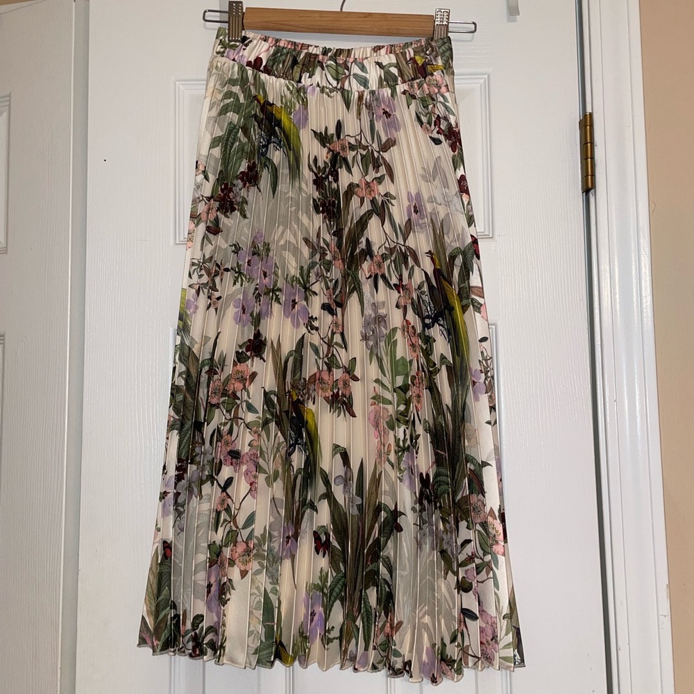 Floral H&M pleated skirt